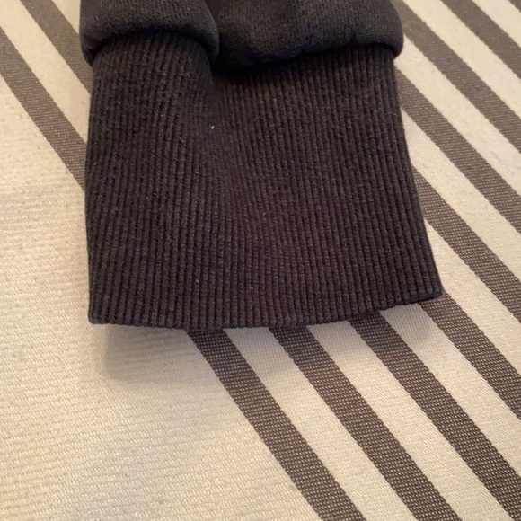 Athletic wear - Picture 4 of 5